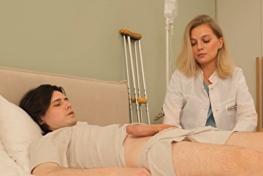 Кончил медсестре на киску — реабилитация прошла отлично 👍